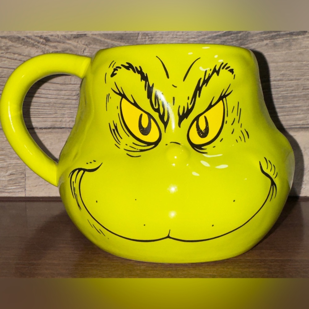 Super Cute Dr. Seuss The Grinch Sculpted Ceramic Mug - NEW